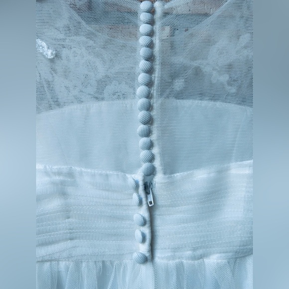 David’s Bridal Little Girls Soft White Lace / Crochet Flower Dress / Size 7 - Picture 9 of 13